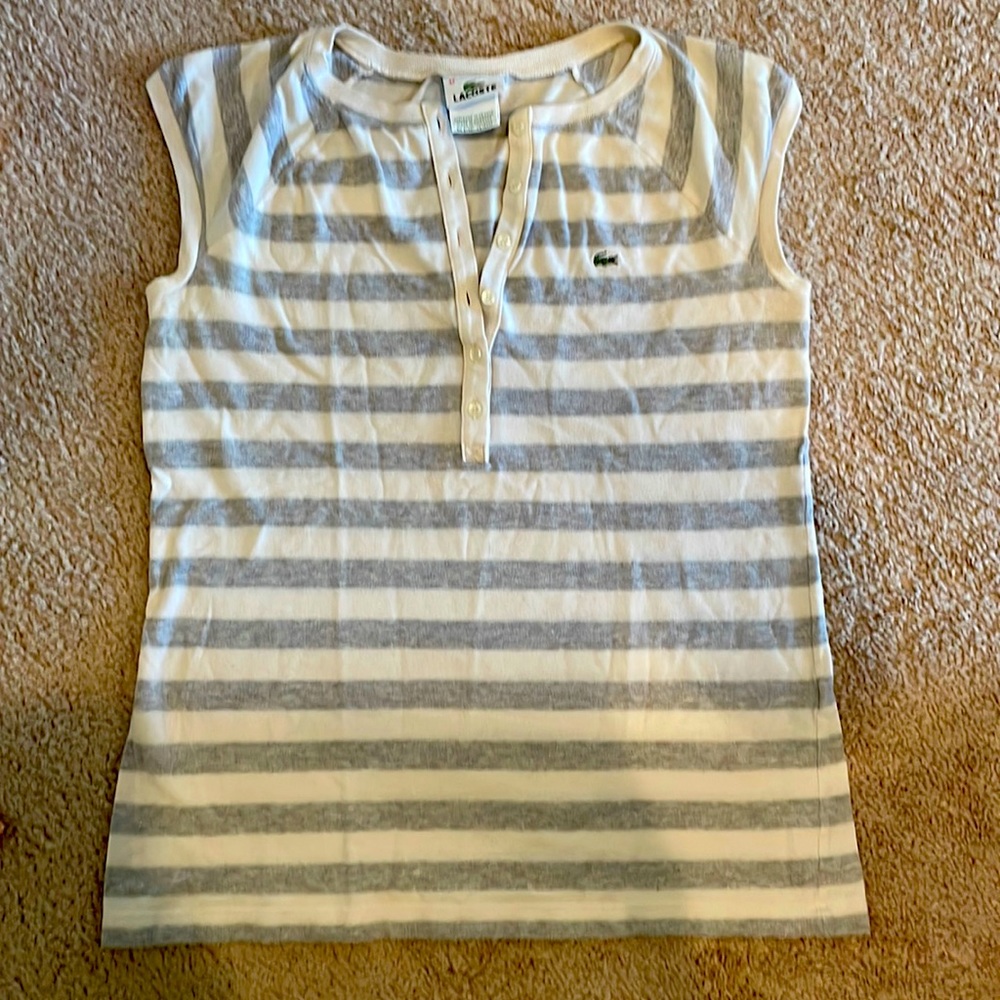 Lacoste women’s cap sleeve Henley. Gray and cream. 6 button.